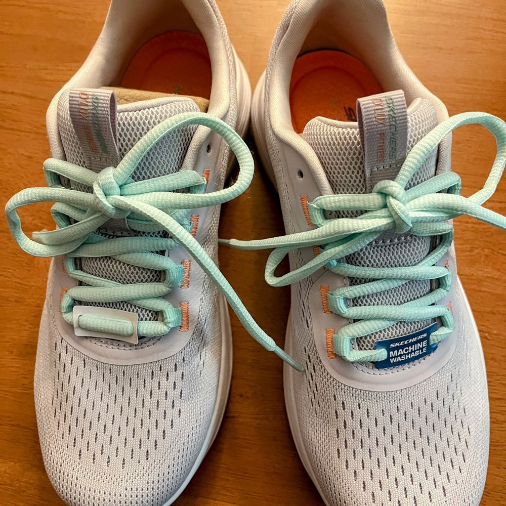 Skechers D’lux Fitness Sneakers with Breathable Mesh, size 7.5